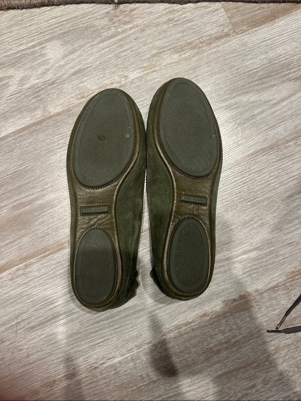 Tory Burch Olive Green Suede Logo Ballet Flats - Picture 2 of 2